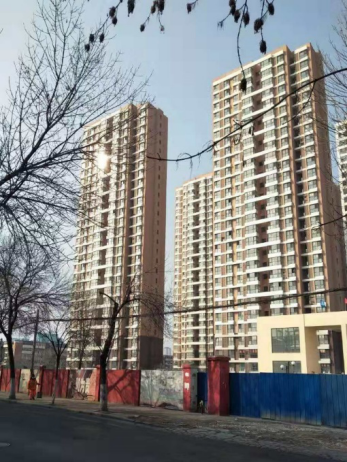 安置房小区门前街景