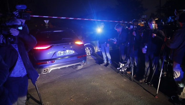 当地警方封锁案发现场。