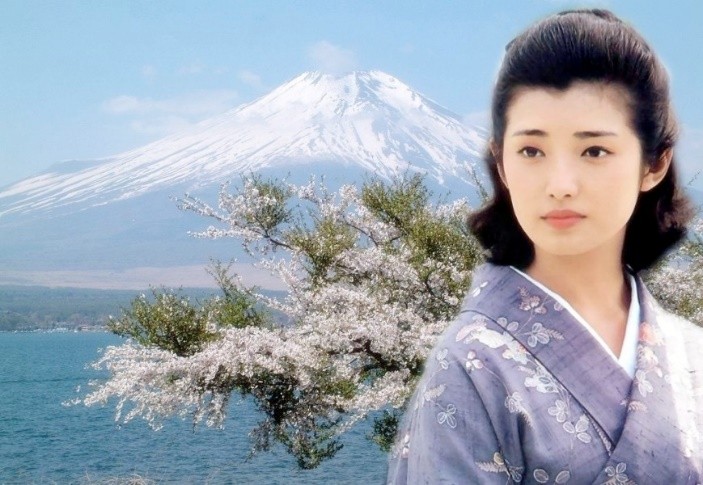 山口百惠：40年前的日本女神，巅峰时嫁人隐退，62岁的她怎么样了
