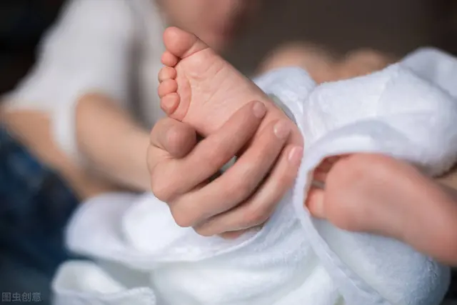 新生儿被当死胎处理，谁为那幼小的生命埋单