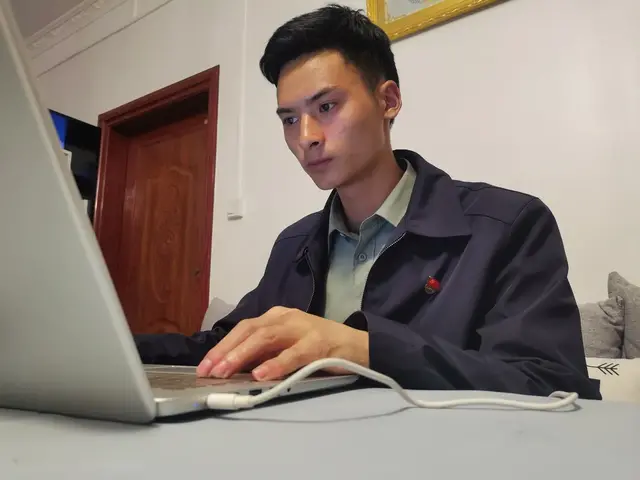 特种兵退役后干村官，依旧很特别！
