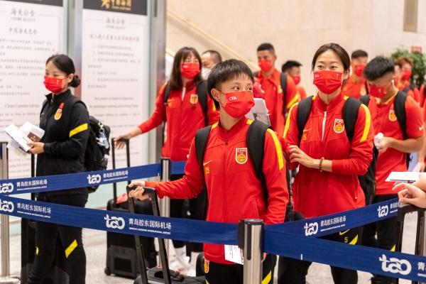 中国女足出征东亚杯。